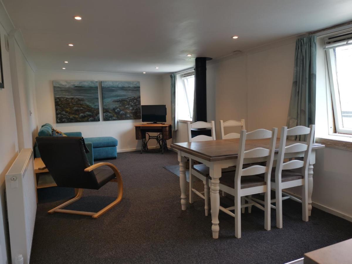 Relax In A 1 Bedroom Apartment Near A Country Pub 艾茅斯 外观 照片