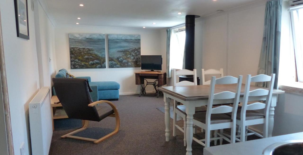Relax In A 1 Bedroom Apartment Near A Country Pub 艾茅斯 外观 照片