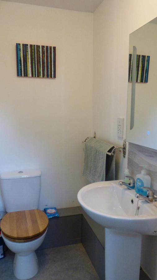 Relax In A 1 Bedroom Apartment Near A Country Pub 艾茅斯 外观 照片