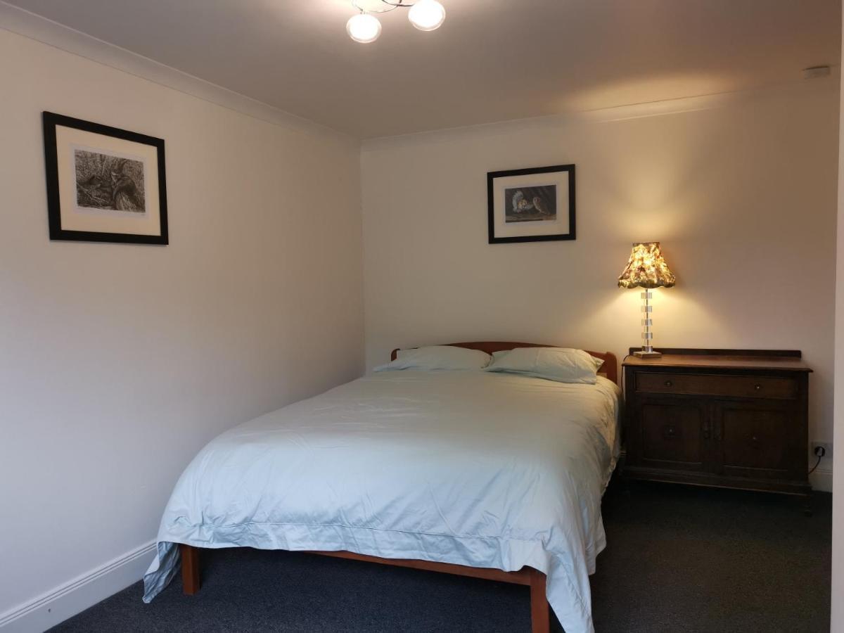 Relax In A 1 Bedroom Apartment Near A Country Pub 艾茅斯 外观 照片