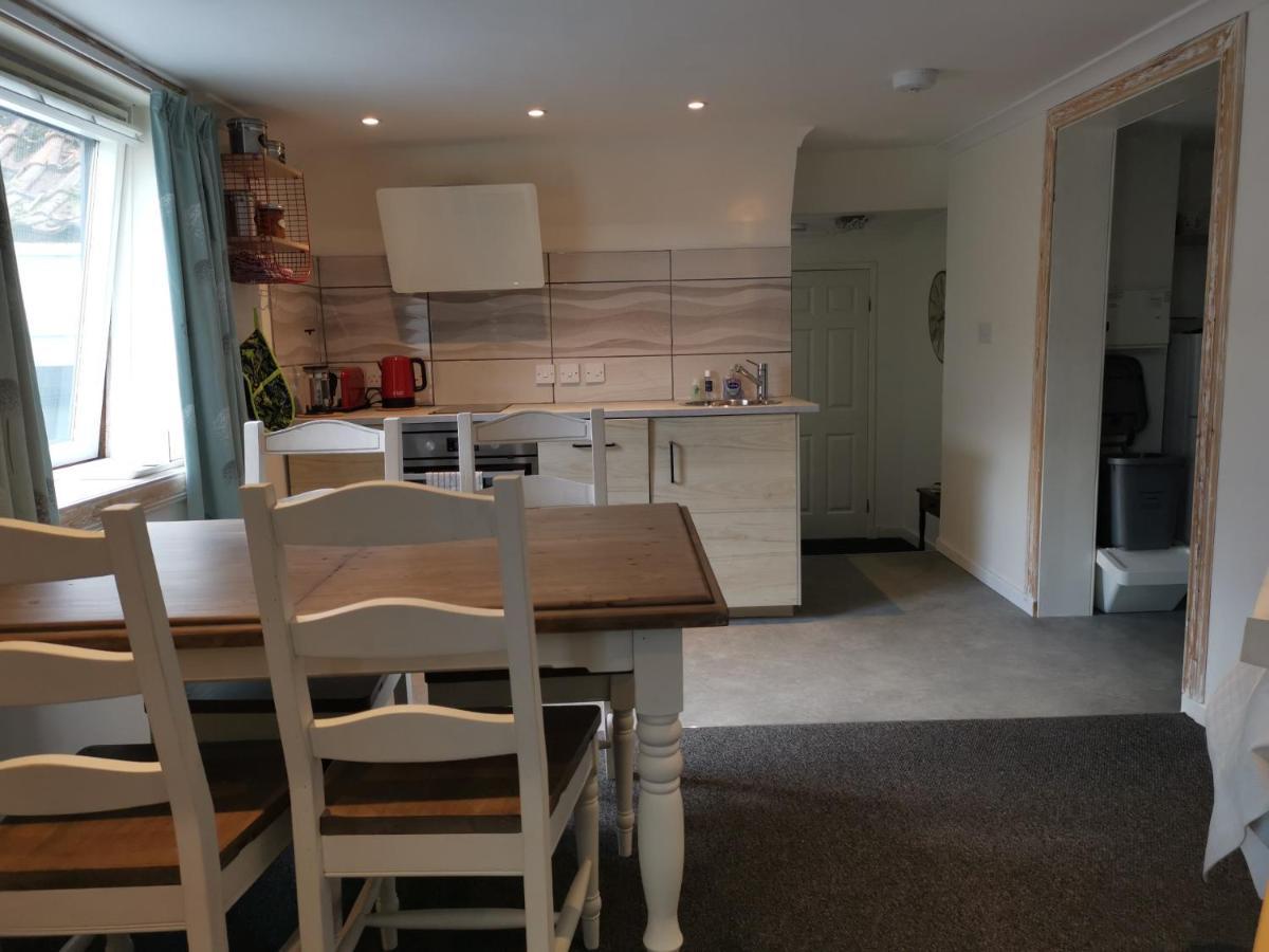 Relax In A 1 Bedroom Apartment Near A Country Pub 艾茅斯 外观 照片